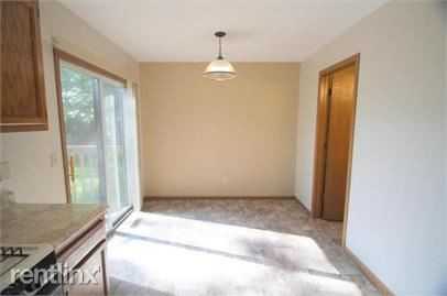 922 Emerald Ave NE - Photo 2 of 12