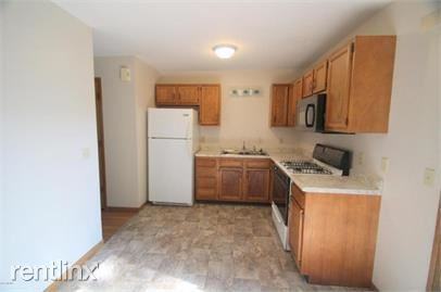 922 Emerald Ave NE - Photo 3 of 12