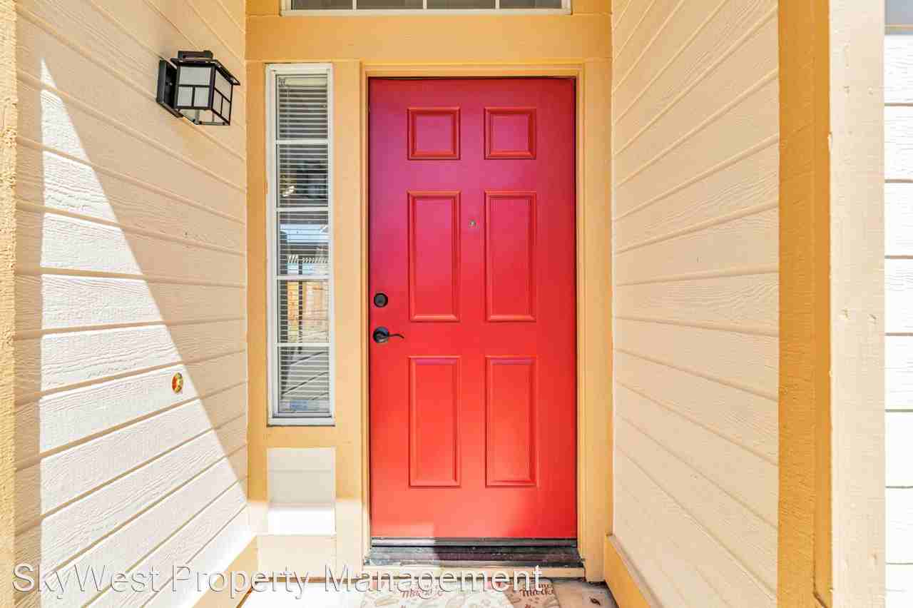 404 Ruby Ct - Photo 2 of 50