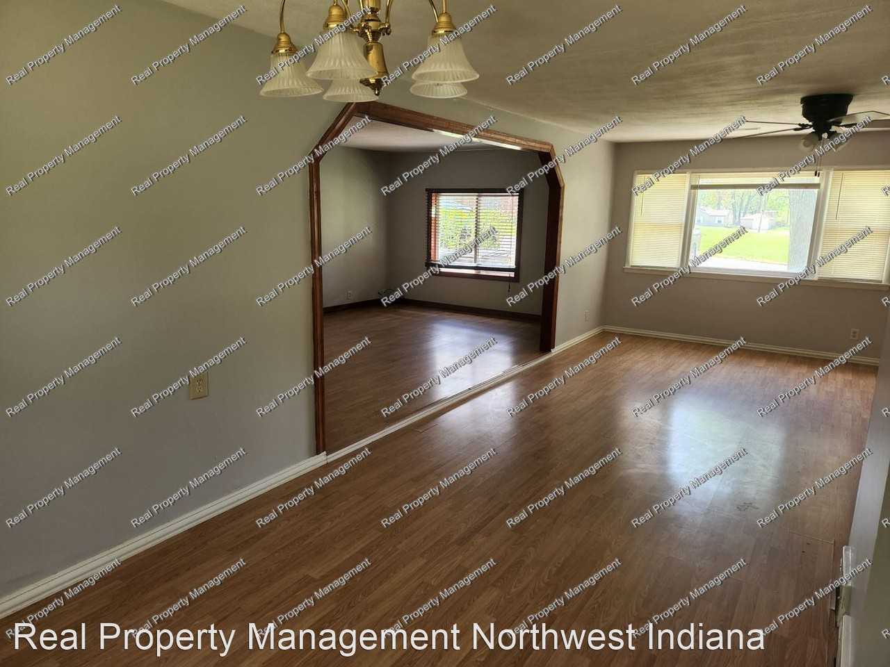 3873 Montgomery St - Photo 2 of 11