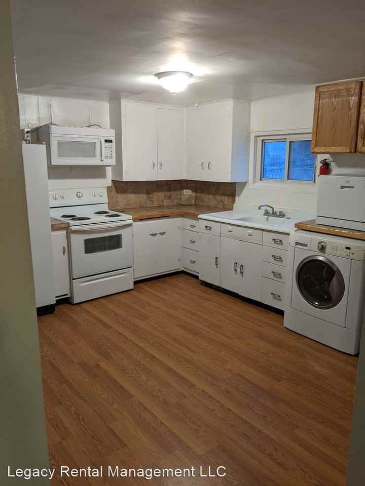 334 N 1st E - Photo 2 of 14