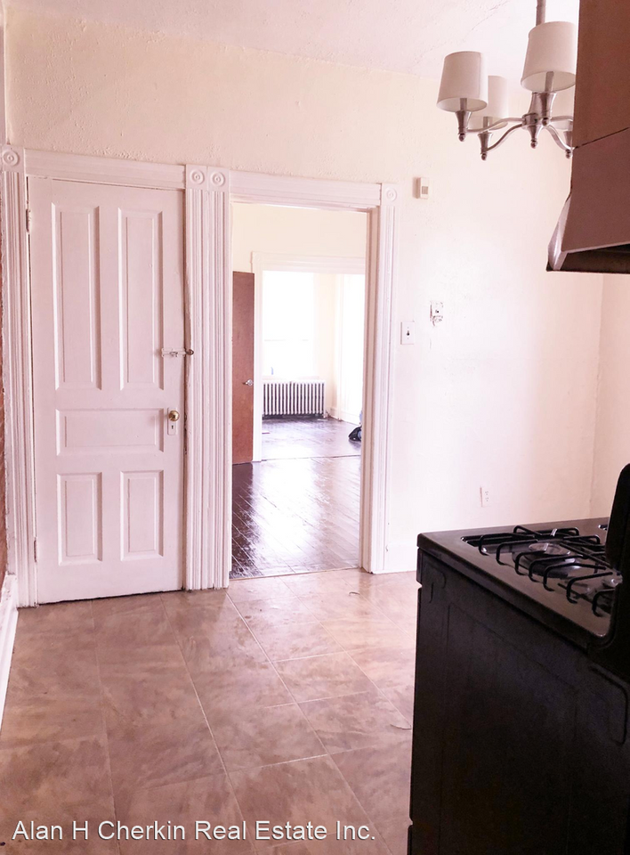 654 St. Joseph Street - Photo 2 of 8