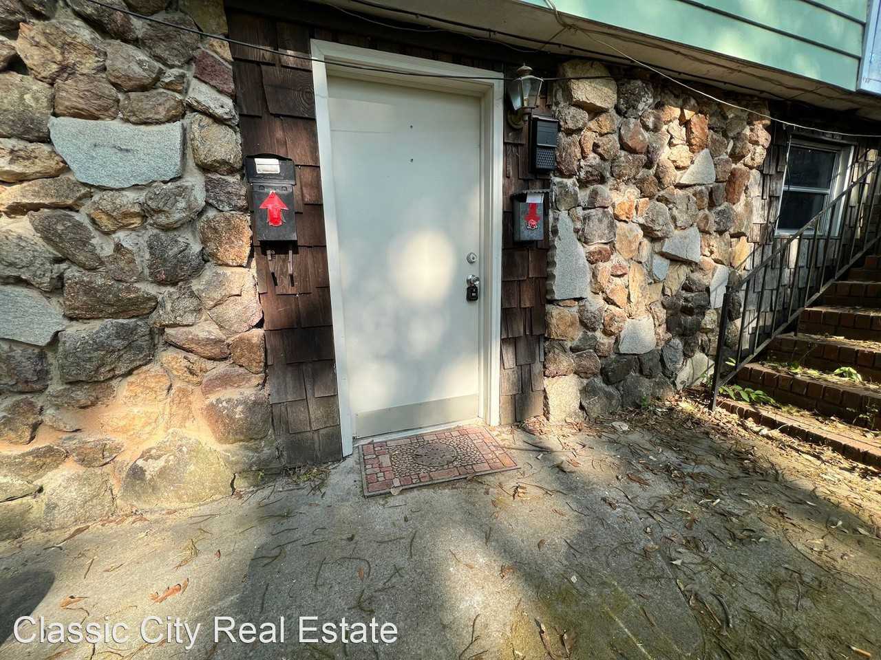 553.5-553.5 Pulaski Street - Photo 2 of 9