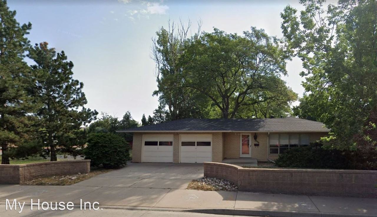 1504 S Shields St - Photo 2 of 47