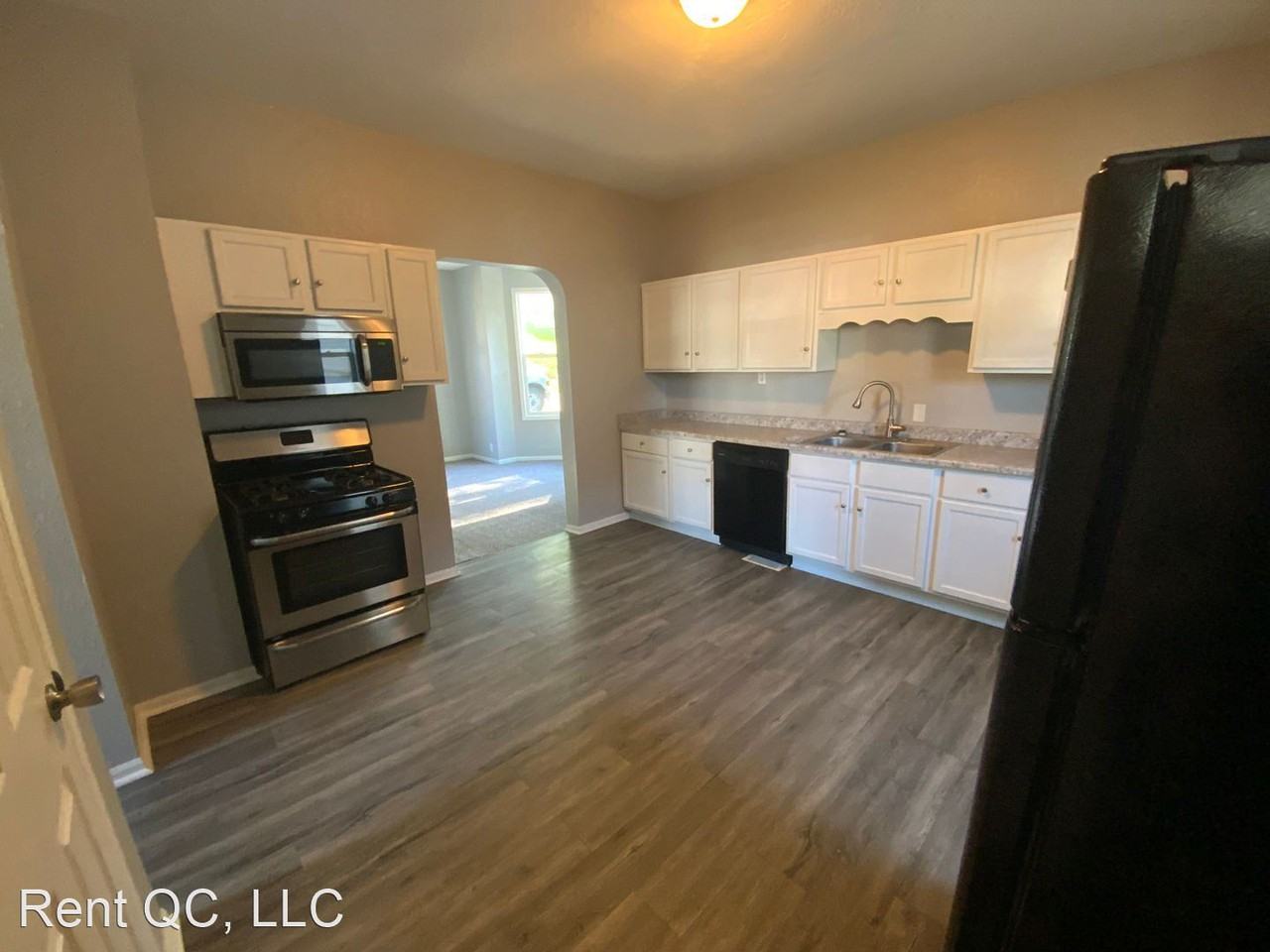 1727 W 9th St - Photo 3 of 11