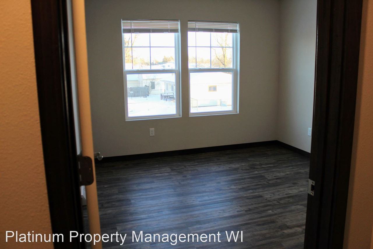 1042-1044 S 15th Avenue - Photo 3 of 22