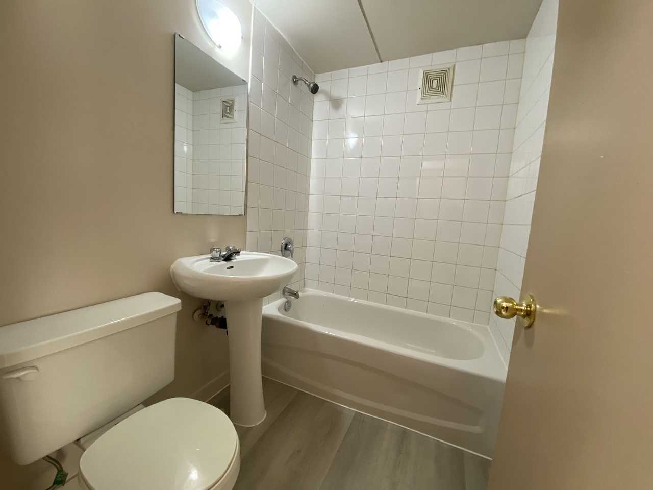 Bellamy Manor - Photo 3 of 5