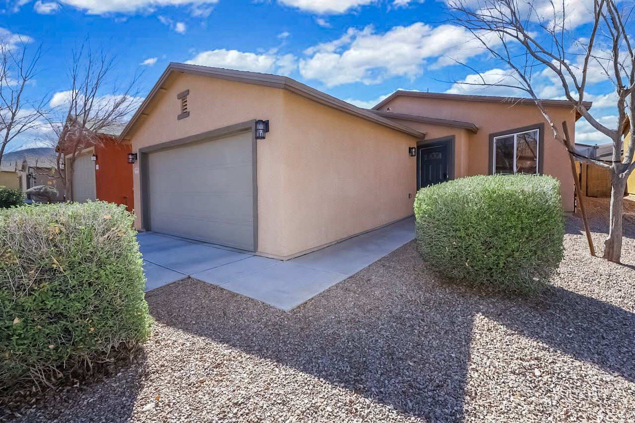 5066 E Kittentails Dr - Photo 2 of 23