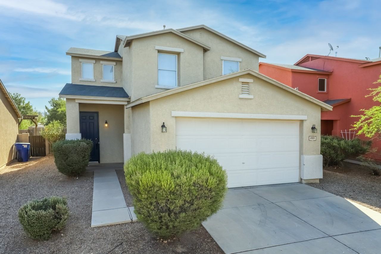 2083 S Mcconnell Dr - Photo 2 of 28