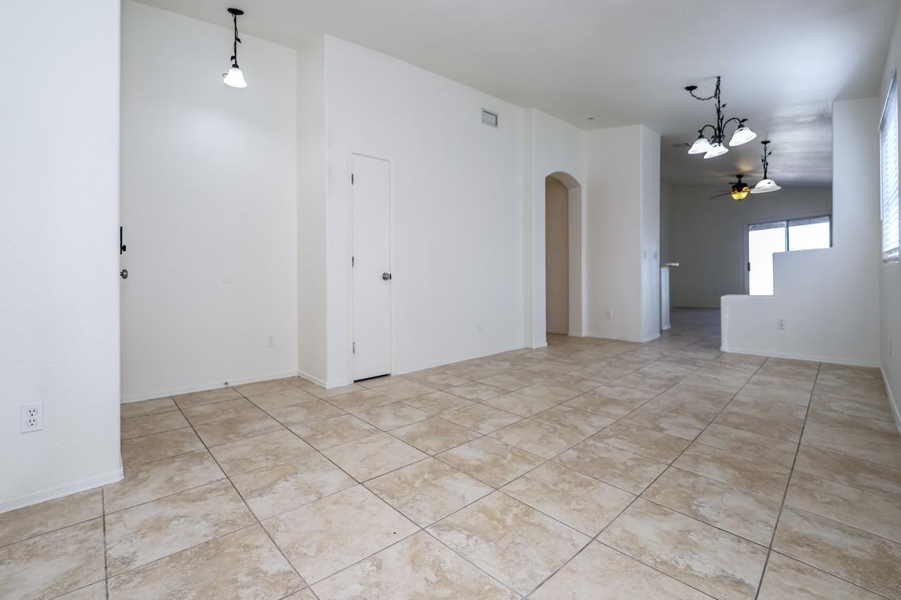 9425 E Lochnay Ln - Photo 4 of 27