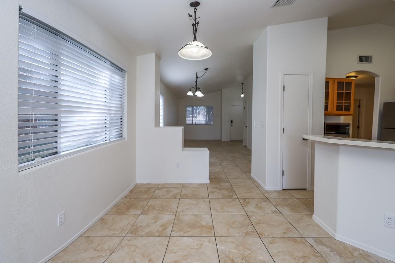 9425 E Lochnay Ln - Photo 7 of 27