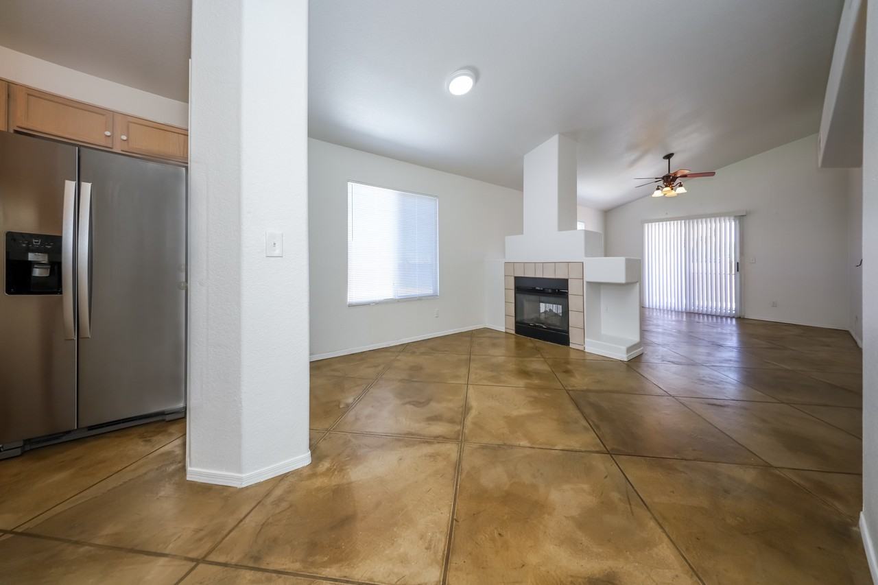 3706 W Sunbonnet Pl - Photo 3 of 29