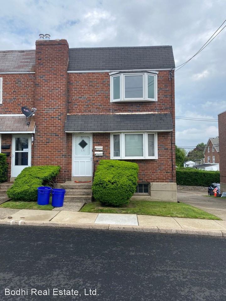 131 Bridge St - Photo 2 of 17