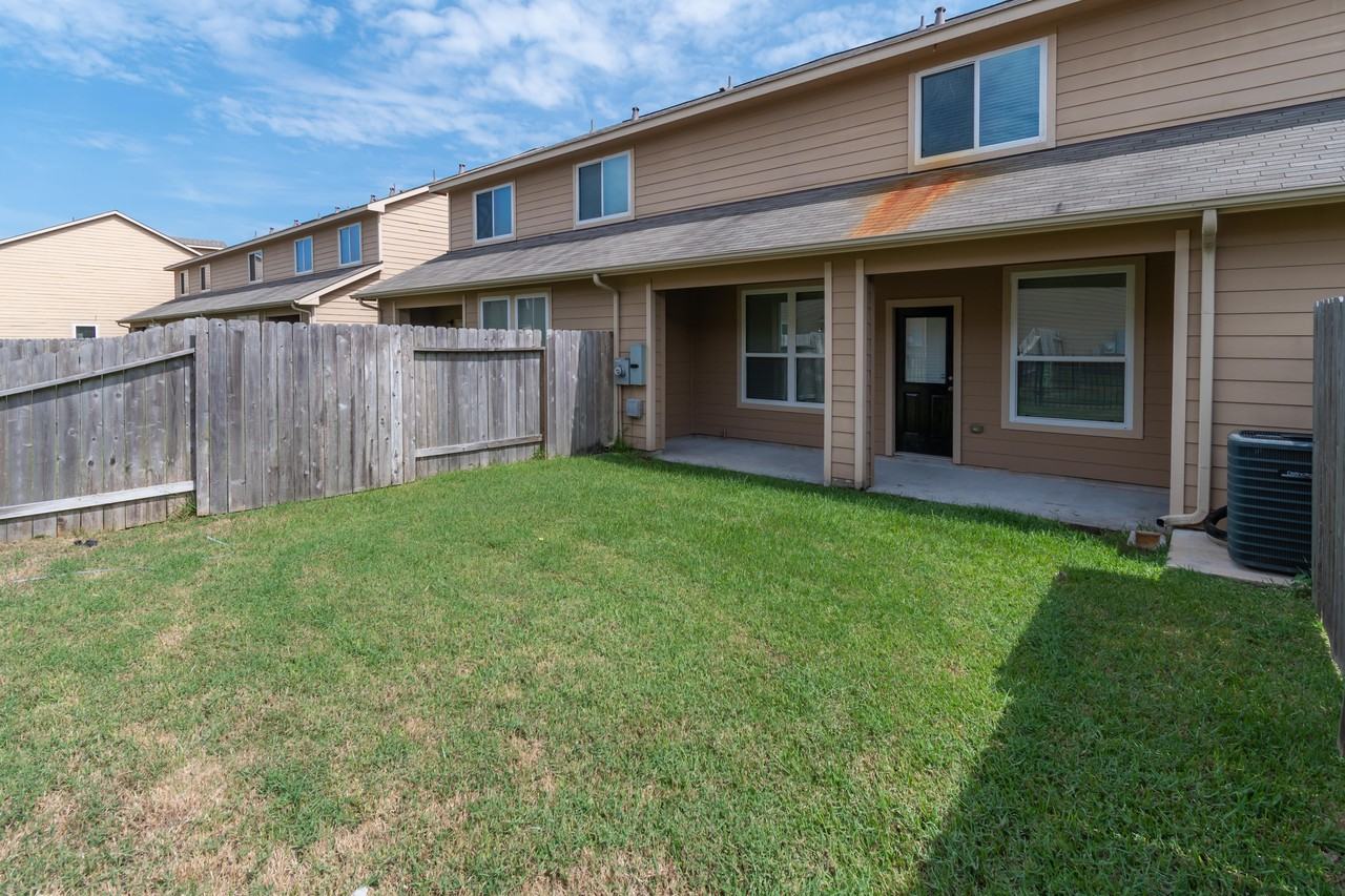 3838 Lexington Grove Ct - Photo 3 of 9