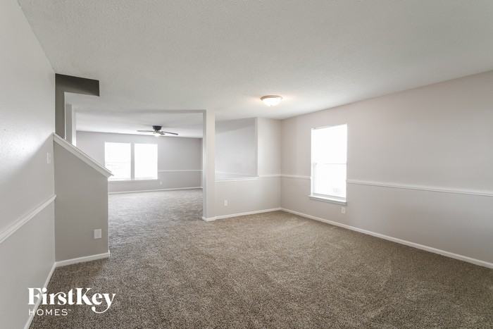 8411 S Shady Trail Dr - Photo 3 of 15