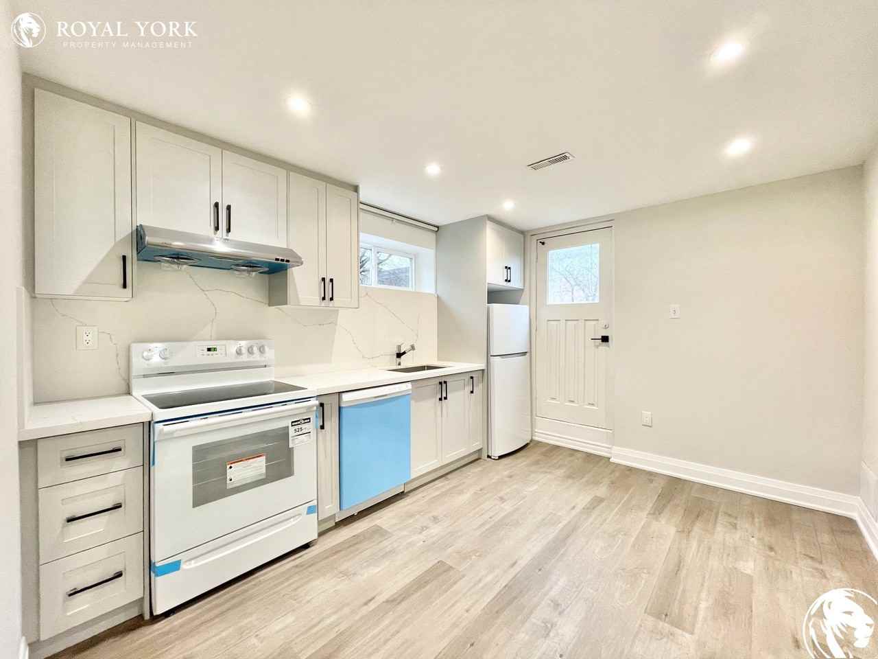 75 Bedle Ave #2 - Photo 3 of 31