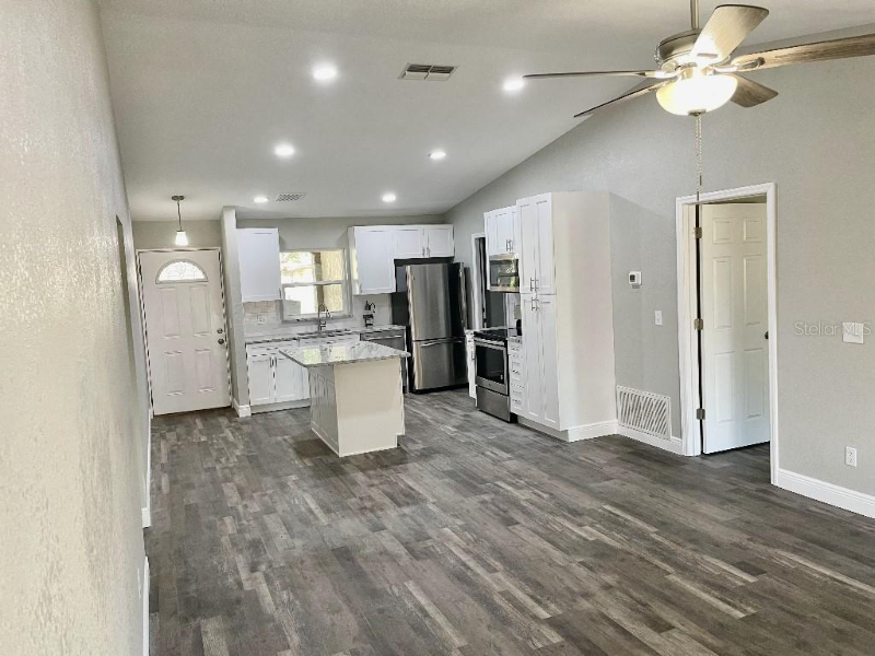 2806 Linden Tree St - Photo 3 of 24