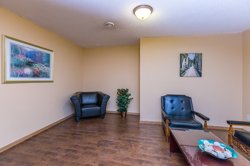 619 Snelling Ave N - Photo 4 of 19