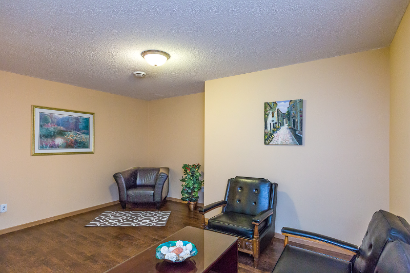 619 Snelling Ave N - Photo 6 of 19