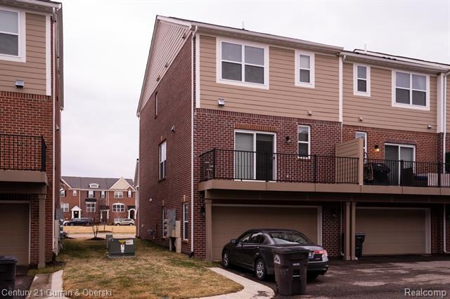 47721 Hillcrest Dr - Photo 2 of 12