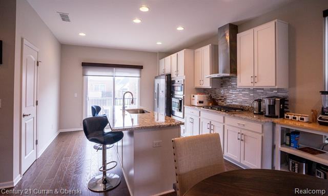 47721 Hillcrest Dr - Photo 3 of 12