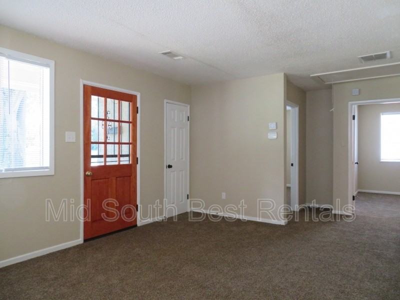 1876 Hearst Ave - Photo 3 of 8