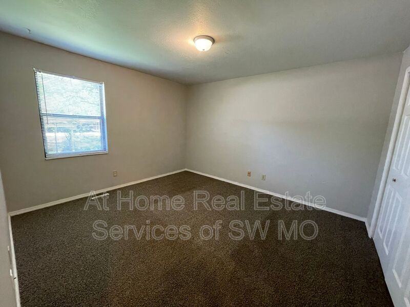 900 S Crutcher Ave #3 - Photo 5 of 6