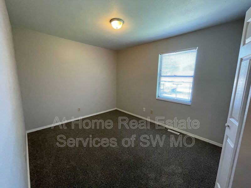900 S Crutcher Ave #3 - Photo 6 of 6