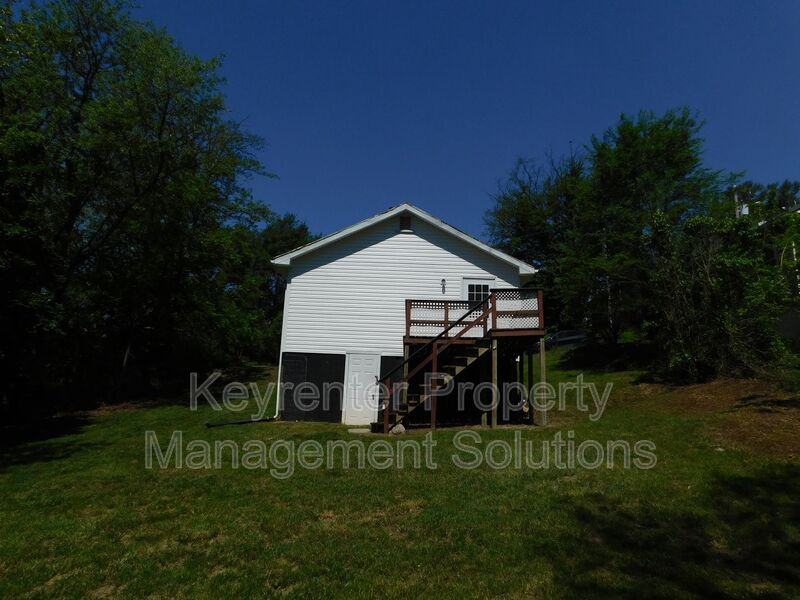 202 Wilson Ave - Photo 3 of 26