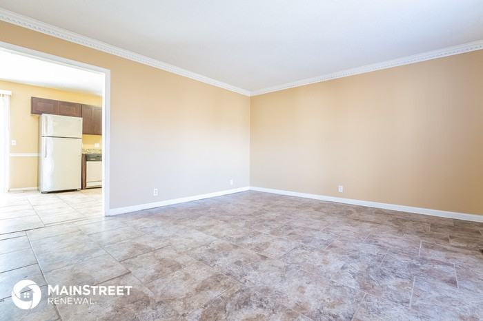 608 Daisy Ct - Photo 3 of 15