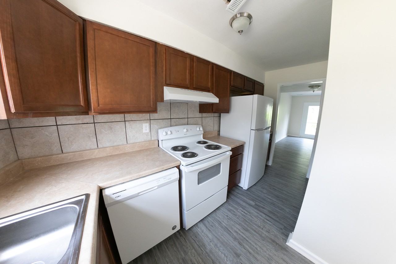 819 Broad St #1 - Photo 5 of 13