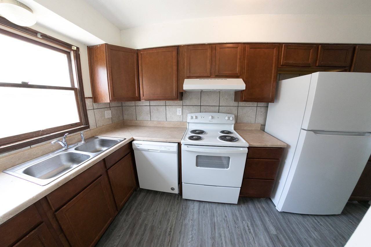 819 Broad St #1 - Photo 6 of 13