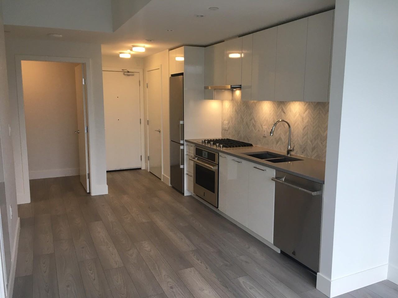 (ID#398) 1BR + Den @ Avalon 2 East Tower - Photo 2 of 10