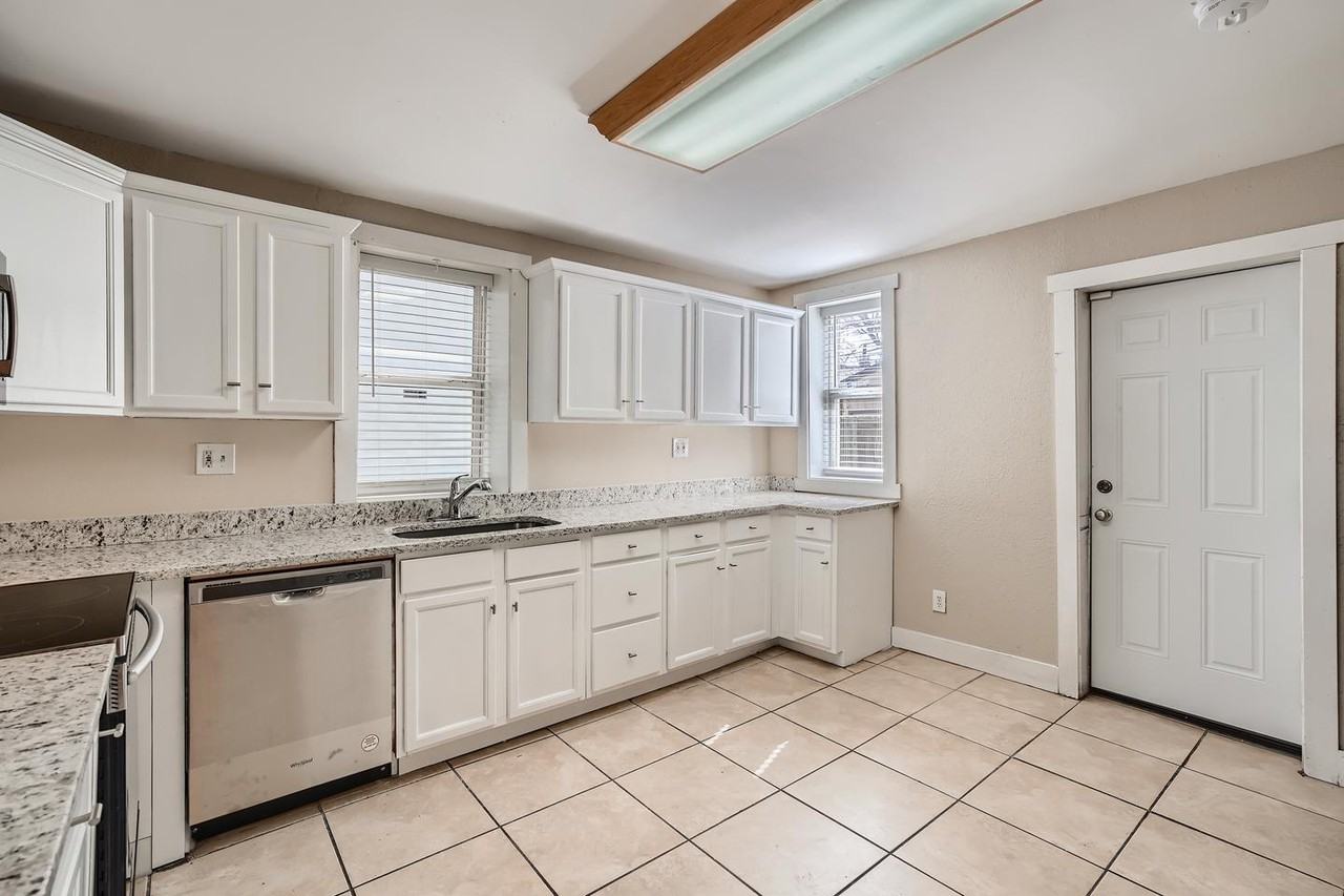 923 Lipan St - Photo 5 of 20