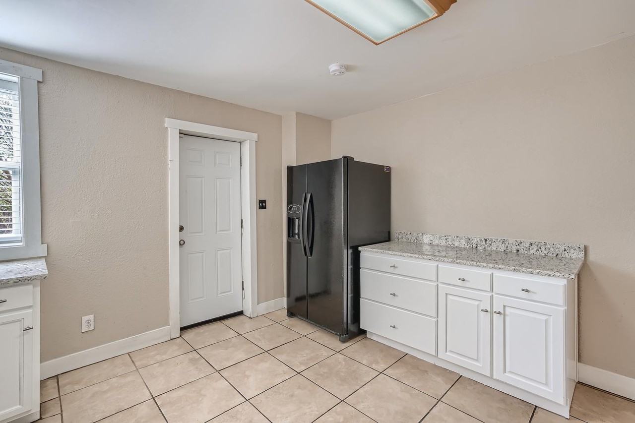 923 Lipan St - Photo 7 of 20