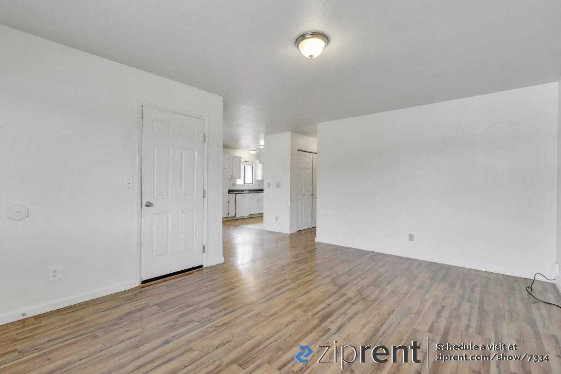 395 15th St - Photo 2 of 20