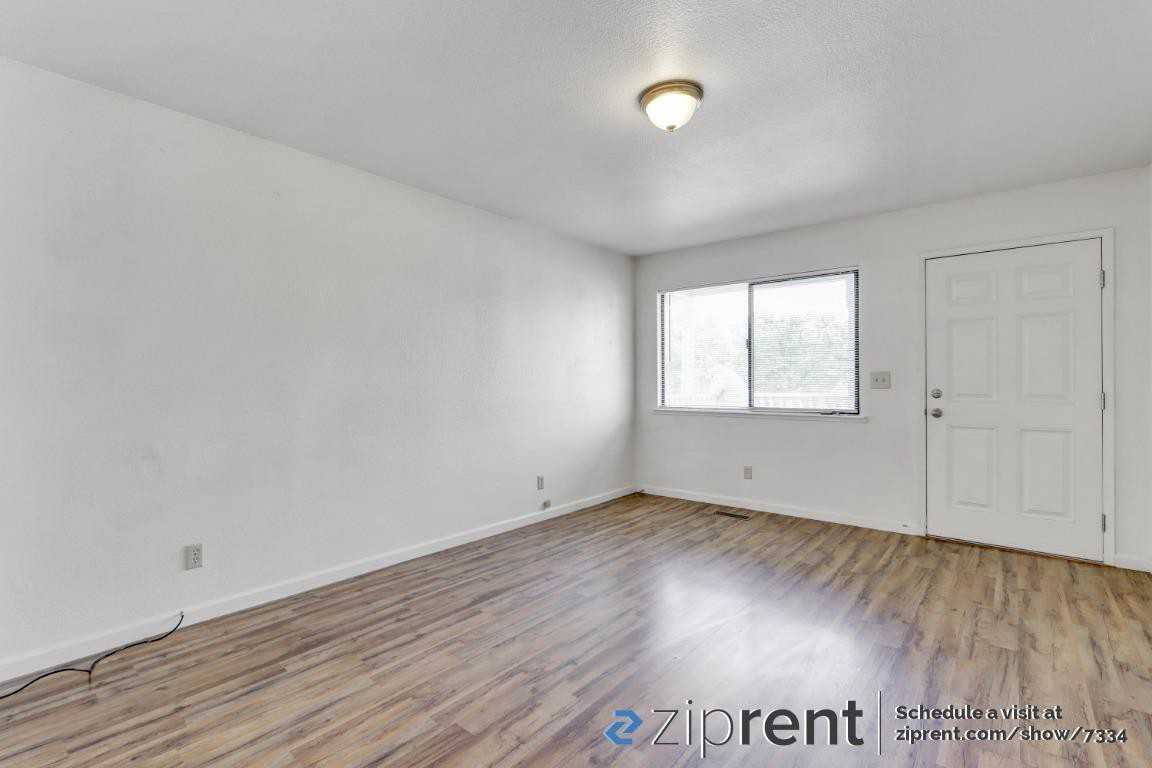 395 15th St - Photo 3 of 20