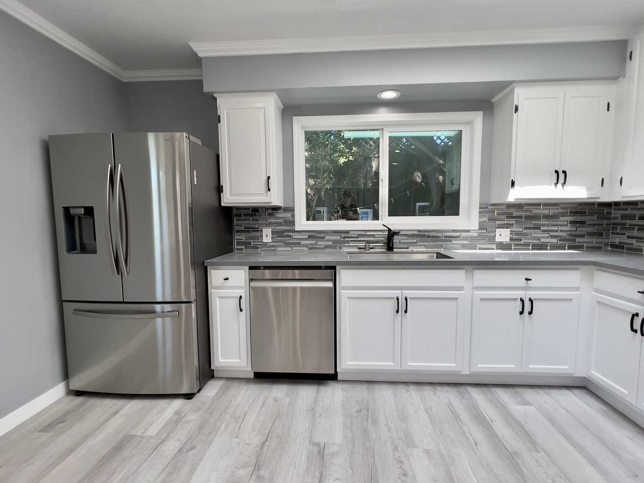 457 Seaward Road ###B - Photo 4 of 23