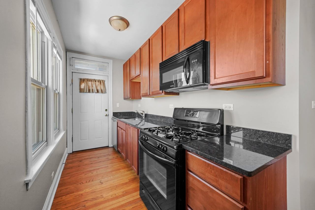 1927 Grove Ave #107 - Photo 5 of 13