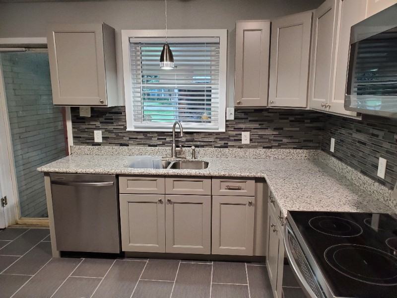 604 Maple St - Photo 3 of 22