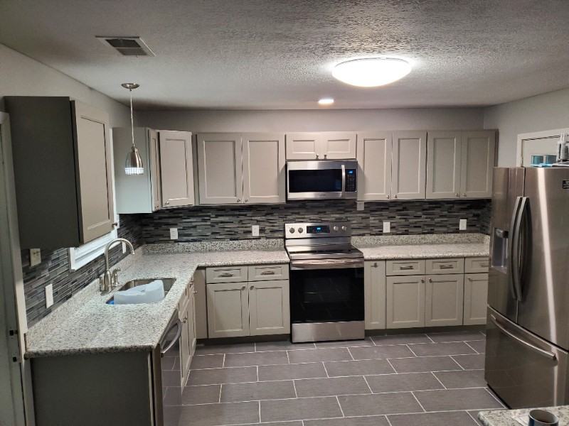 604 Maple St - Photo 4 of 22