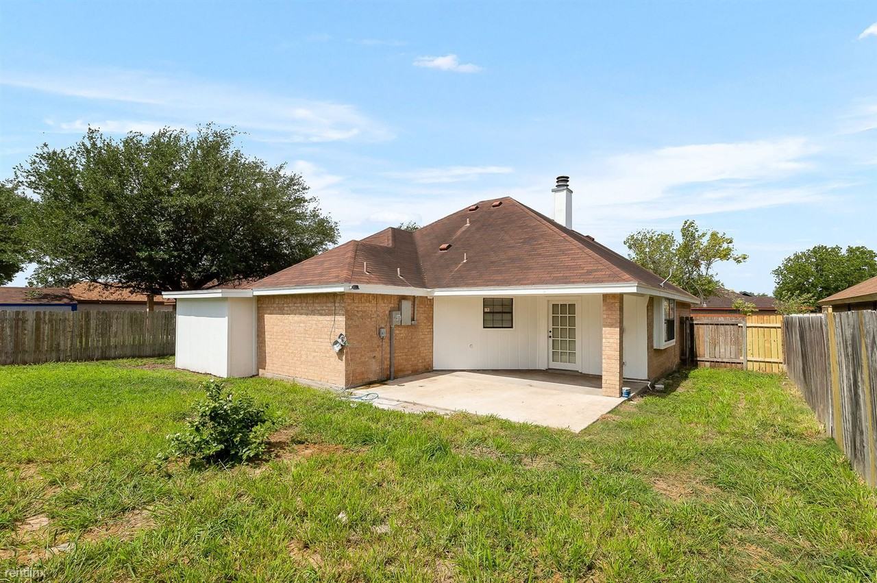 822 Diana Dr - Photo 2 of 15