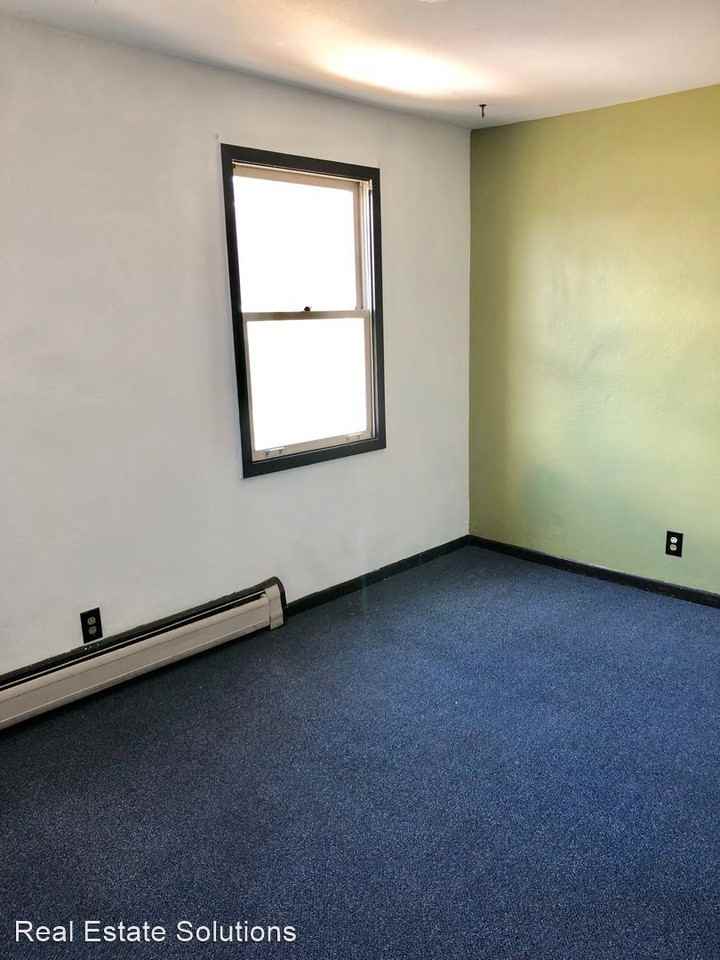 415 D Street - Photo 3 of 10