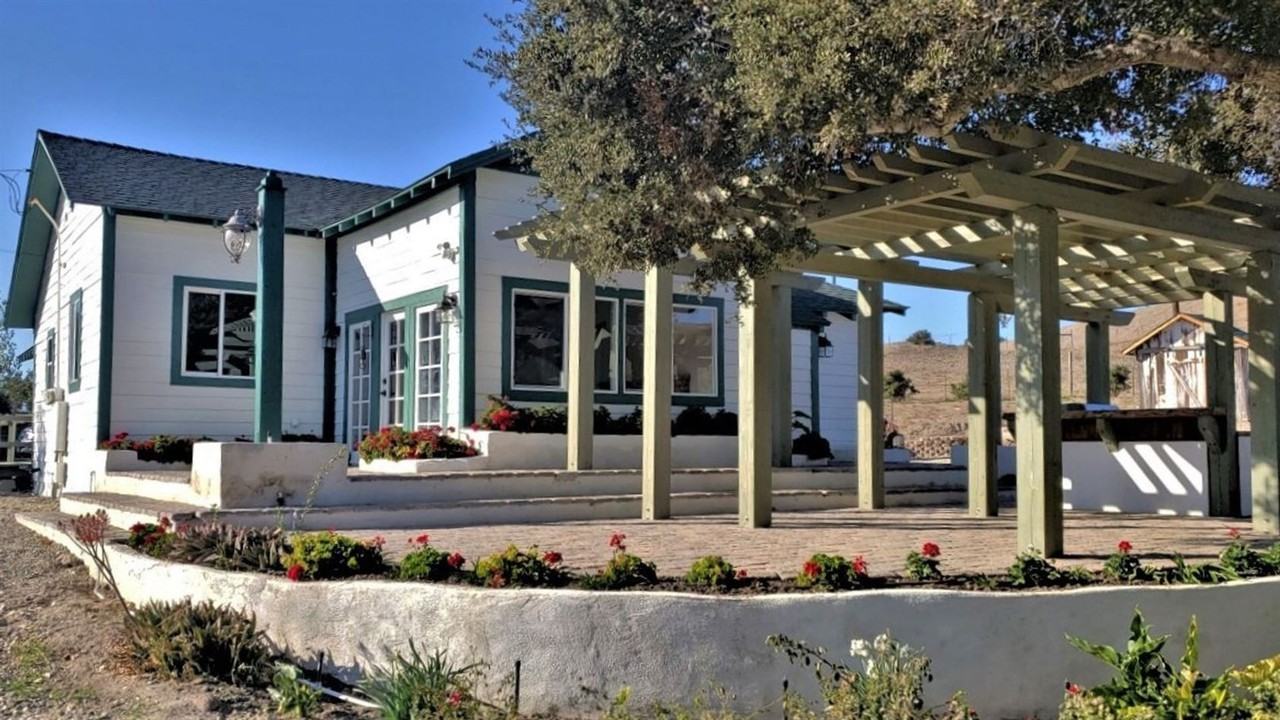 9040 Peppertree Ln - Photo 3 of 41