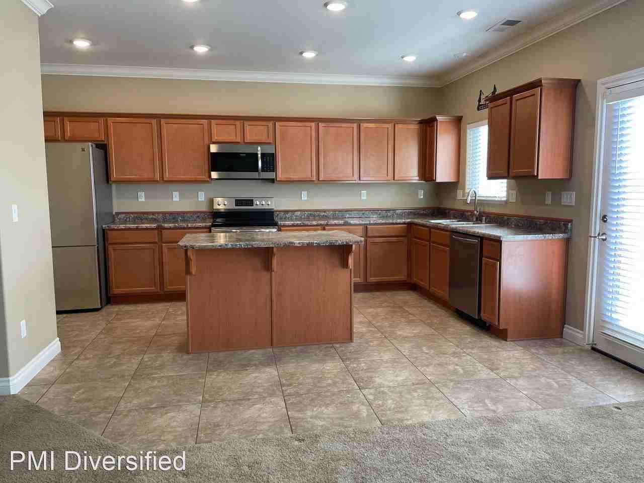 18626 Huckleberry Ct - Photo 2 of 10