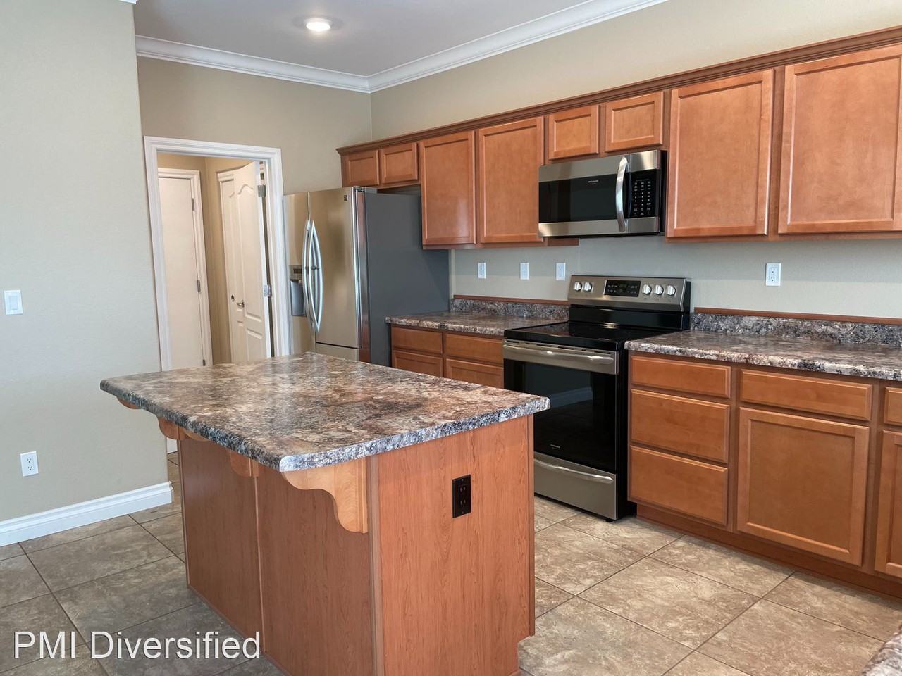 18626 Huckleberry Ct - Photo 3 of 10