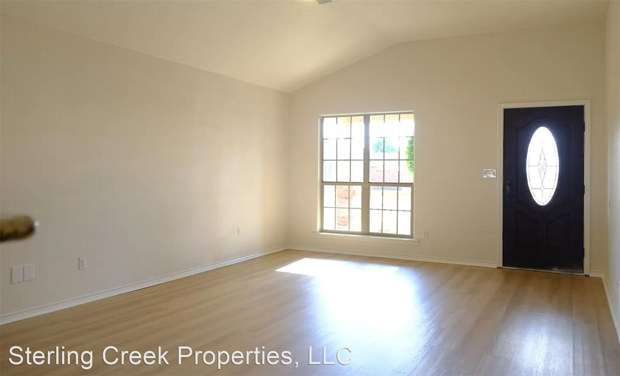 9102 Quincy Ave - Photo 3 of 22