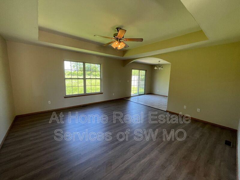 3314 N Marion Ave - Photo 2 of 5