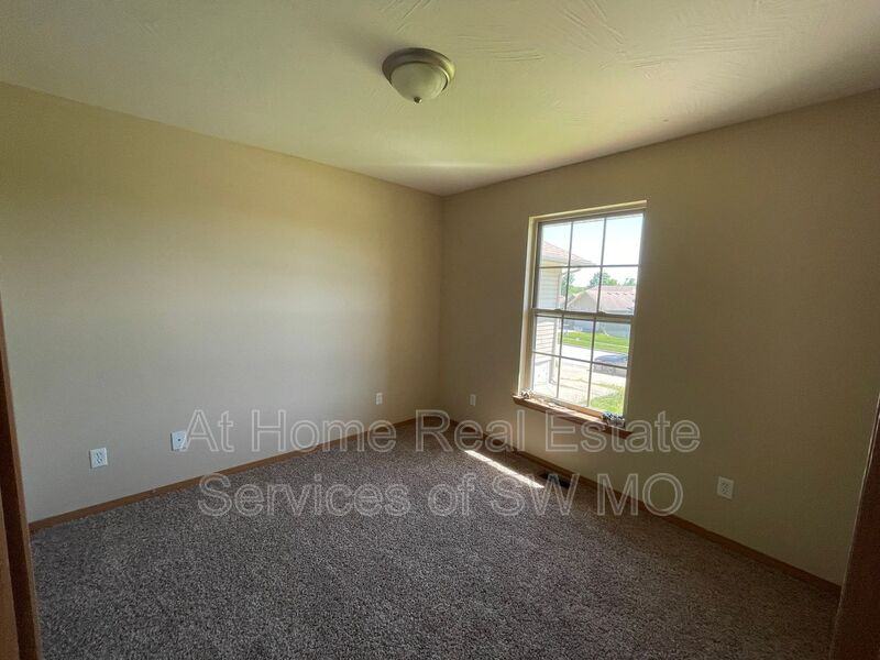 3314 N Marion Ave - Photo 3 of 5