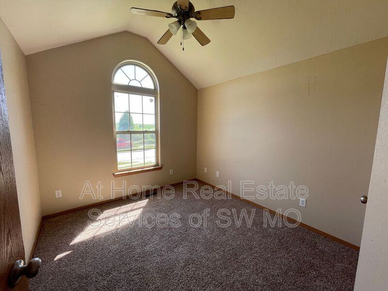 3314 N Marion Ave - Photo 4 of 5